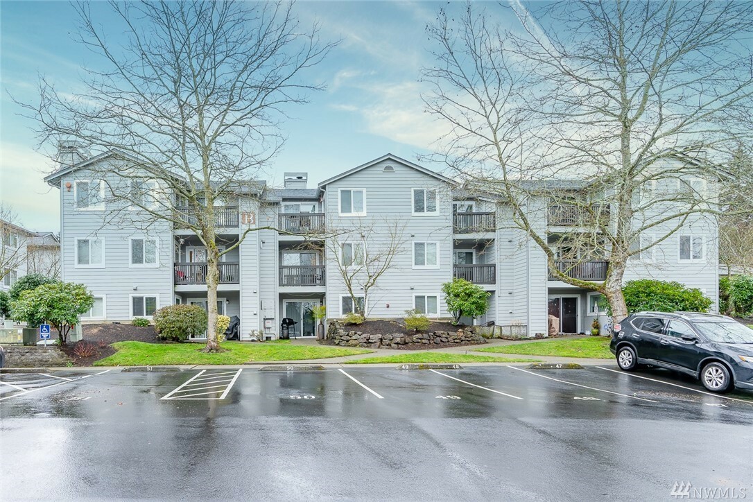 Property Photo:  6700 NE 182nd St B101  WA 98028 