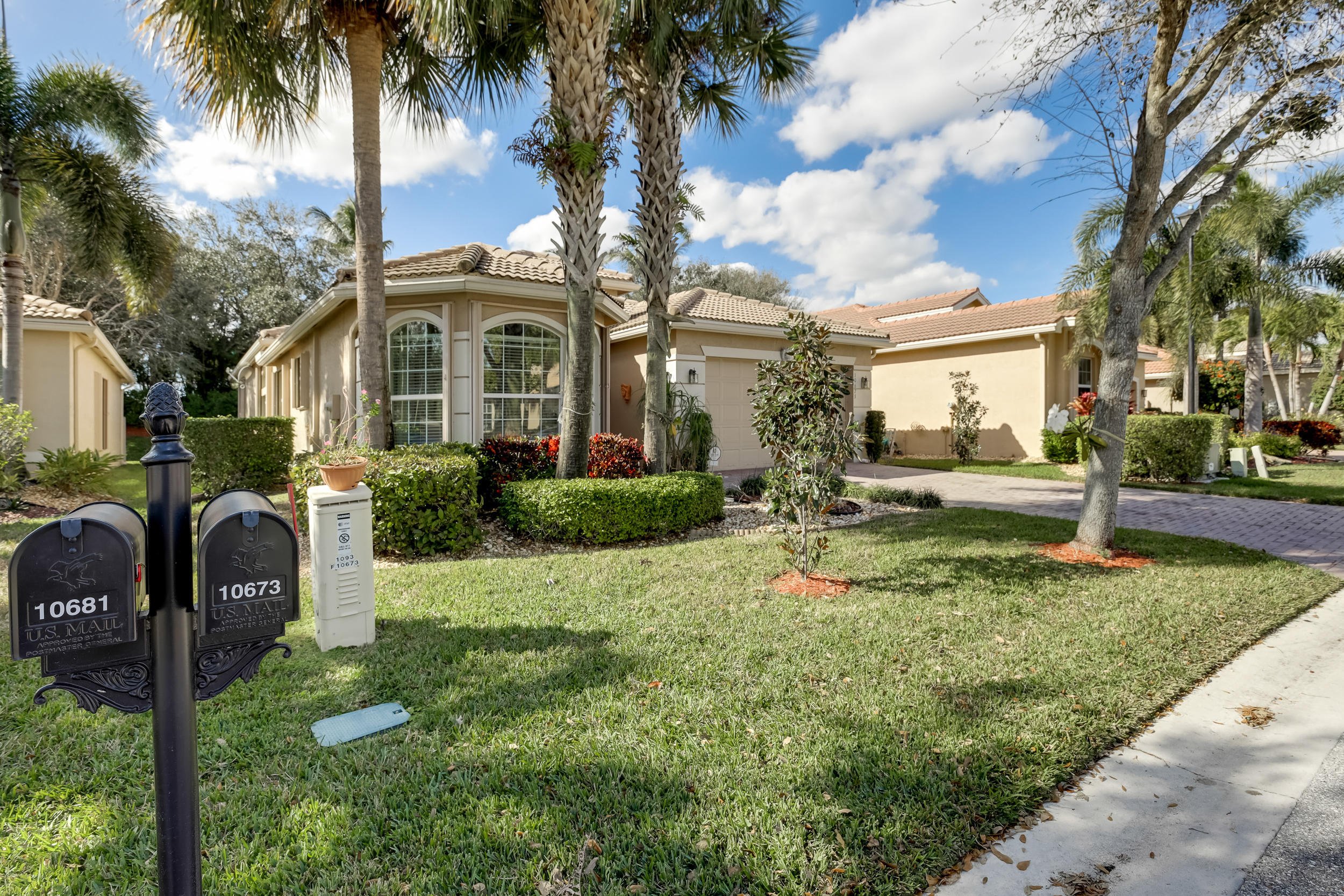 Property Photo: 10673 Richfield Way FL 33437