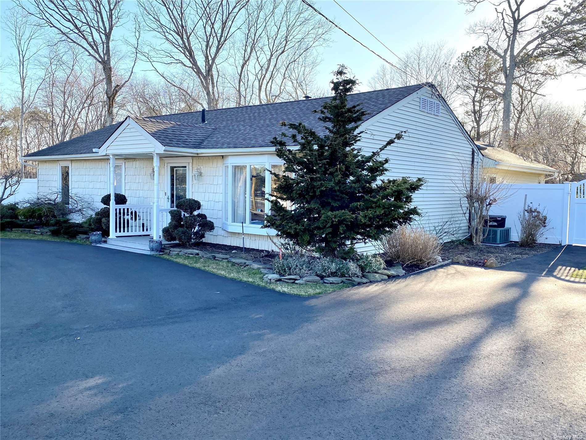 Property Photo:  986 Sipp Avenue  NY 11763 