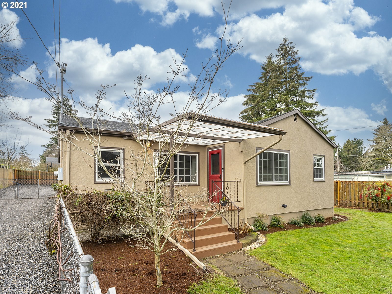Property Photo:  3015 NE 111th Dr  OR 97220 