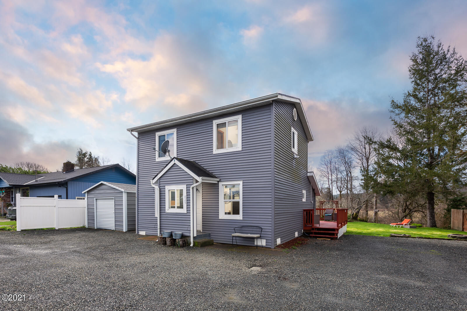 Property Photo:  429 NW C Street  OR 97380