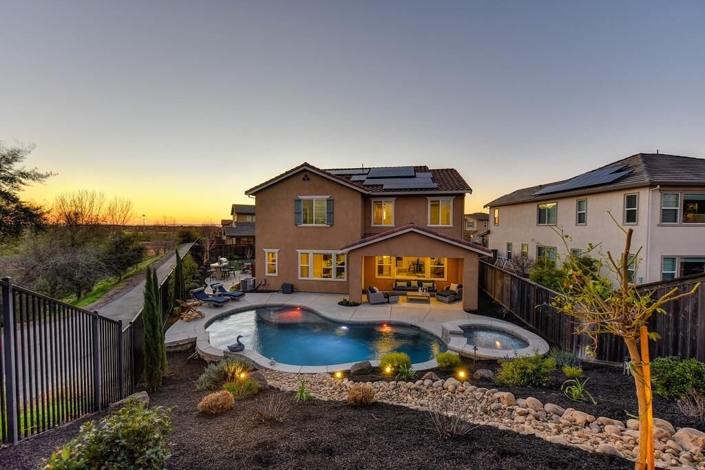 Property Photo: 898 Calico Court CA 95765