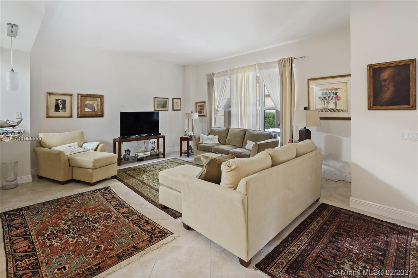 Property Photo: 2601 NE 14th Ave 115 FL 33334