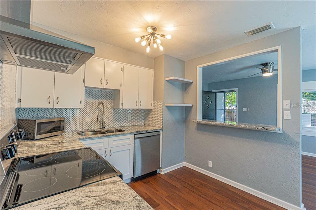 Property Photo: 2595 9th Avenue N FL 33713