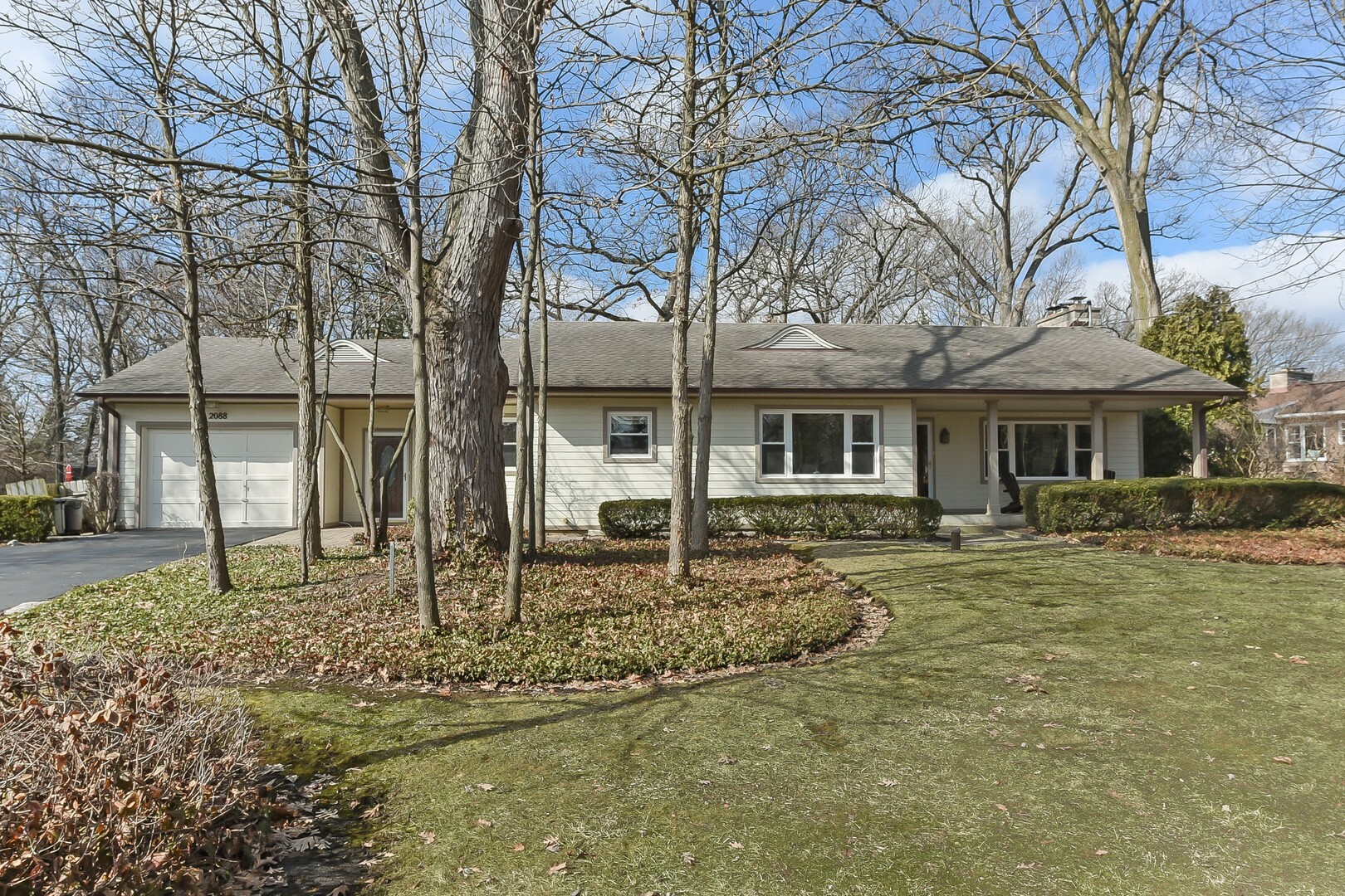 Property Photo: 2088 Linden Lane IL 60067