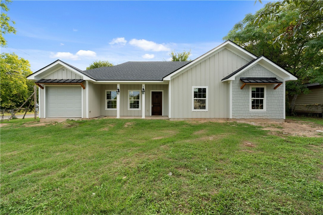 Property Photo:  3204 N 25th Street  TX 76708 