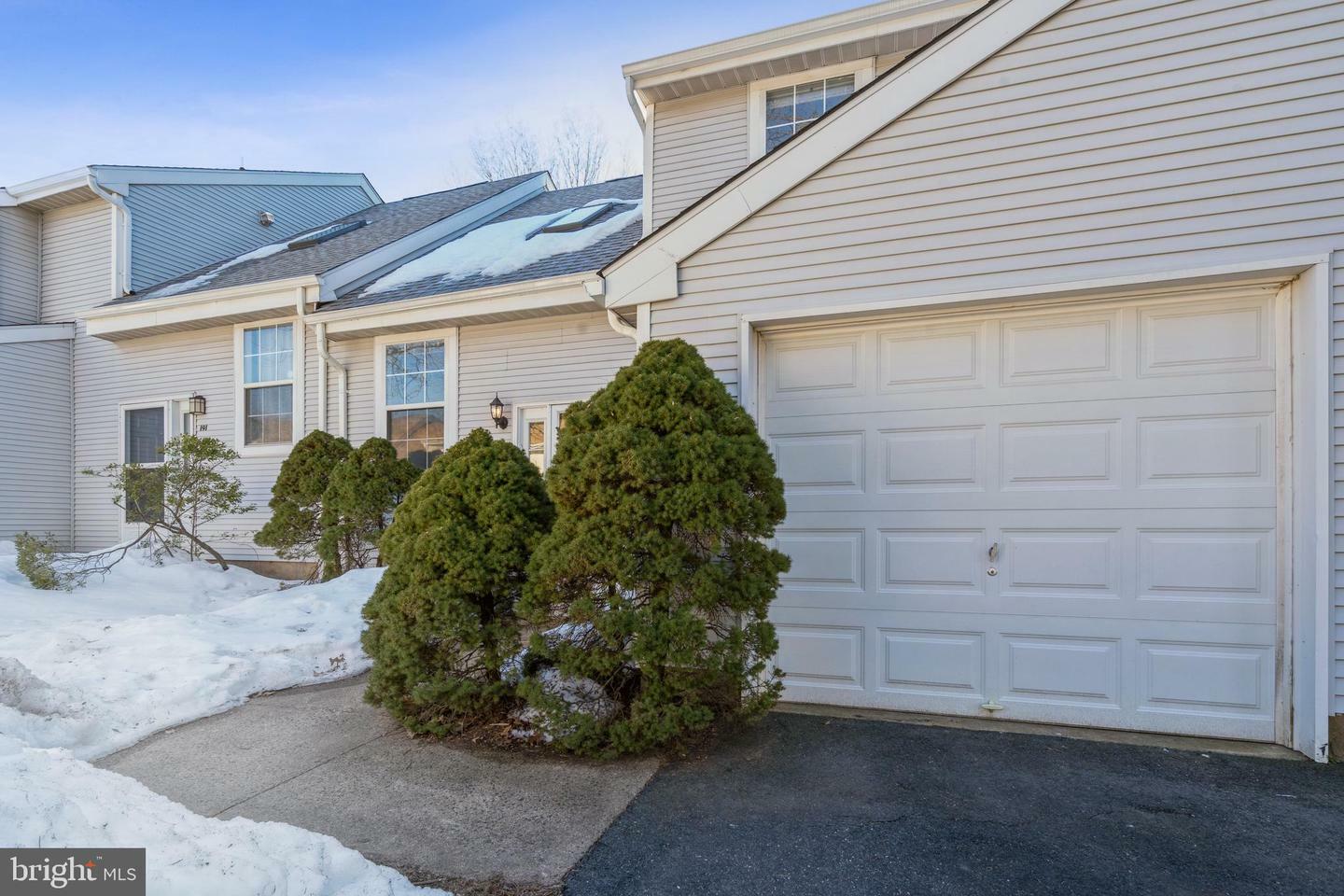 Property Photo:  192 Buckingham Way  NJ 08873 