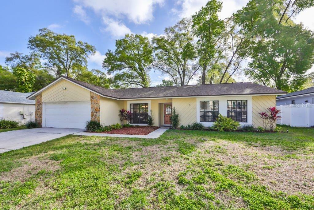 Property Photo:  953 Benninger Drive  FL 33510 