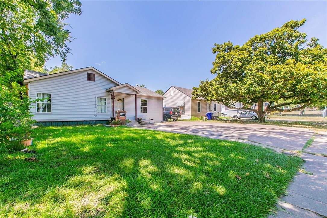 Property Photo:  2017 Homan Avenue  TX 76707 