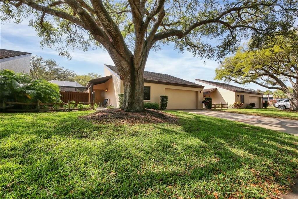 Property Photo:  3917 Glen Oaks Manor Drive  FL 34232 