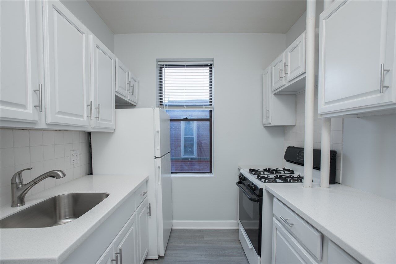Property Photo: 42 Van Wagenen Ave 9 NJ 07306