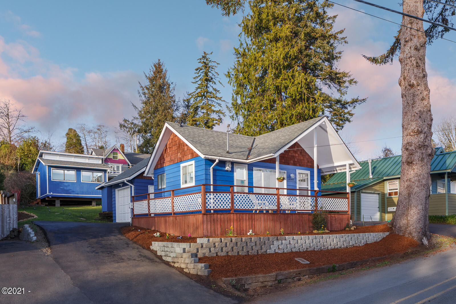 Property Photo:  4745 NE Neotsu Drive  OR 97364