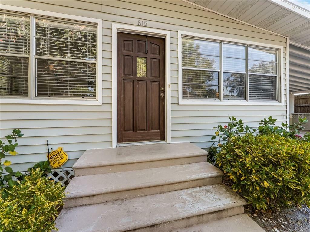 Property Photo: 815 Hand Avenue FL 34232