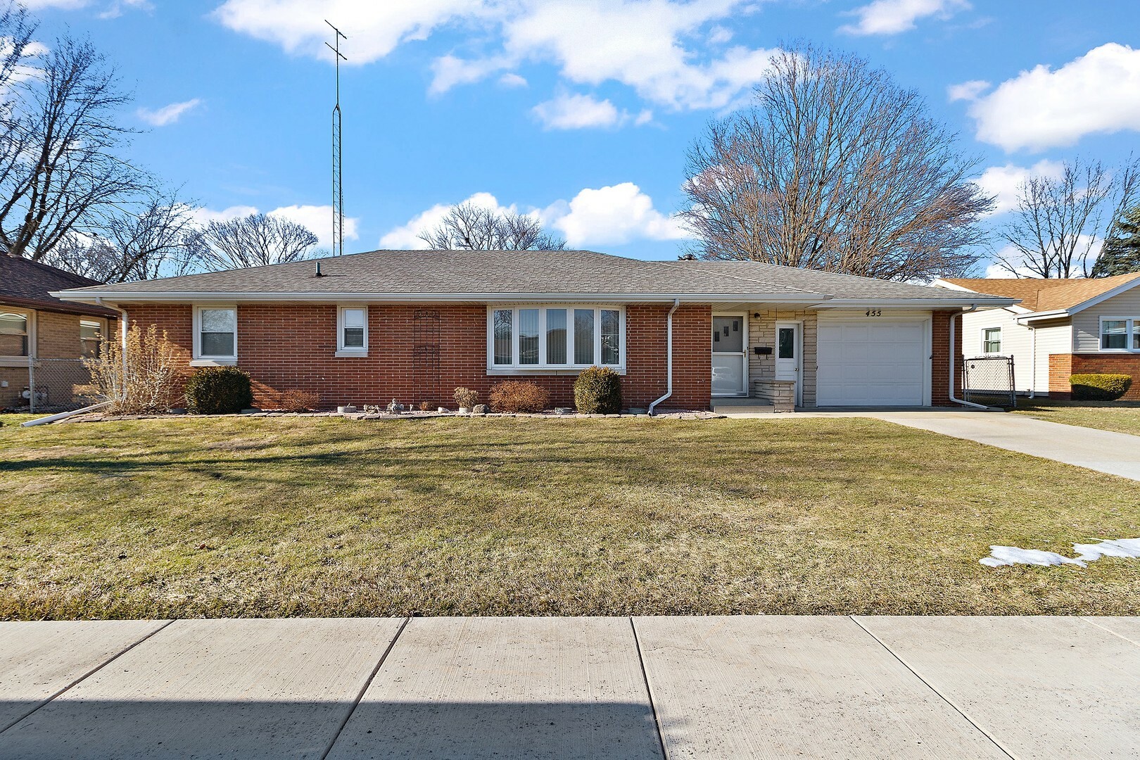 Property Photo:  455 W Drummond Drive  IL 60914 