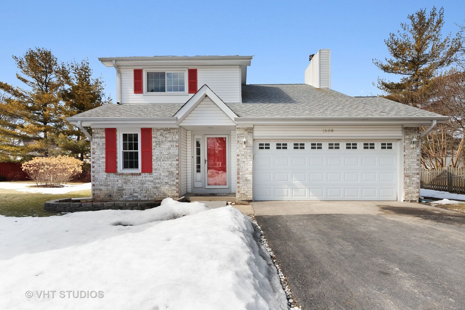 Property Photo:  1588 Acorn Court  IL 60031 