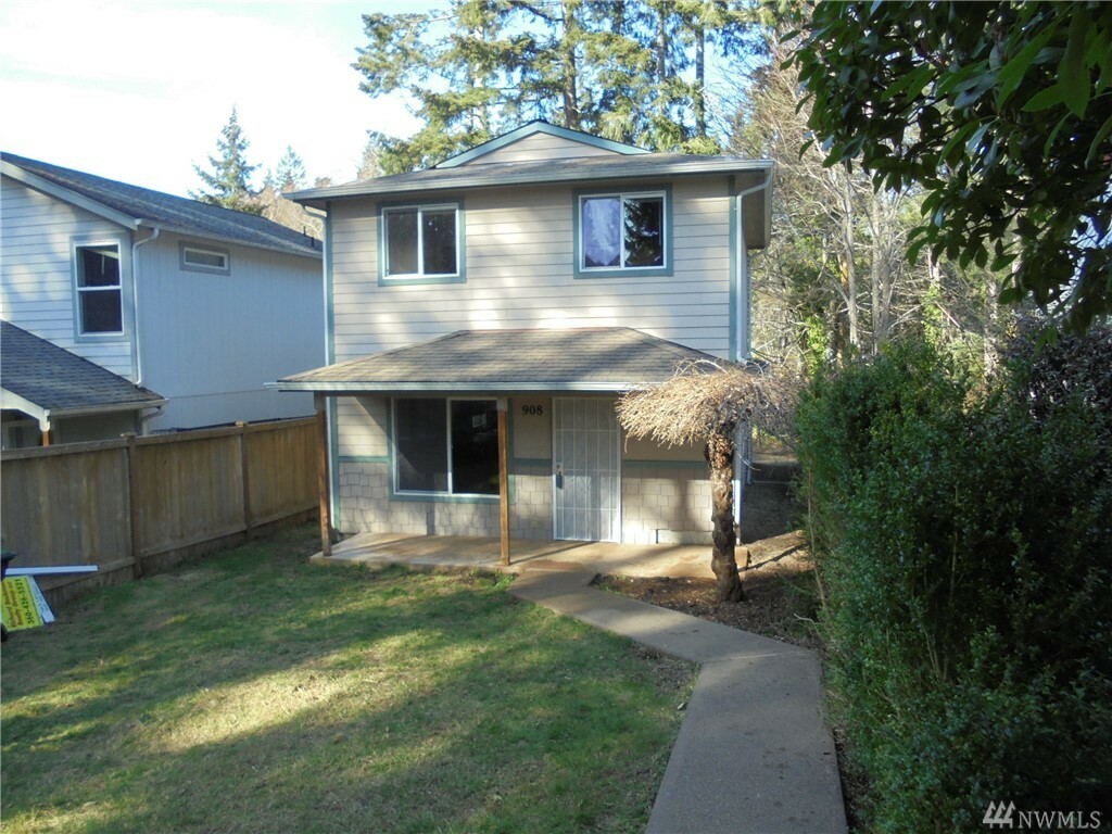 Property Photo:  908 Grant Ave  WA 98584 