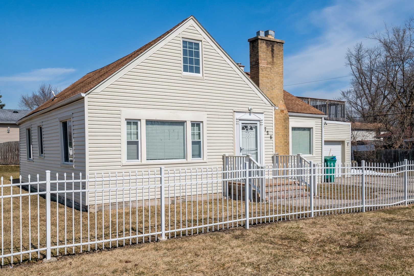 Property Photo: 728 Morningside Drive IL 60073