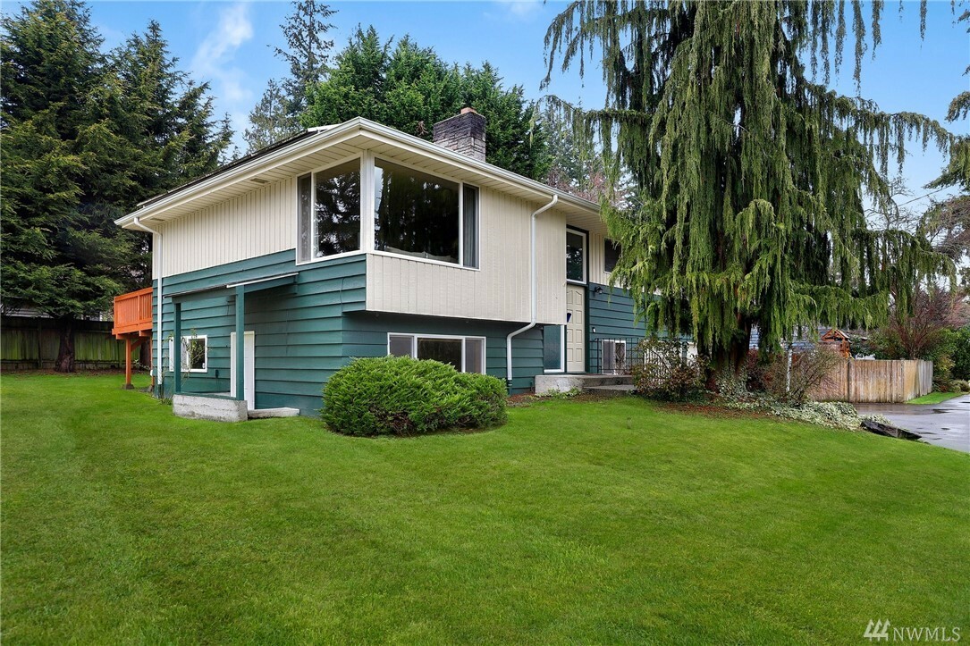 Property Photo:  1331 N 180th St  WA 98133 