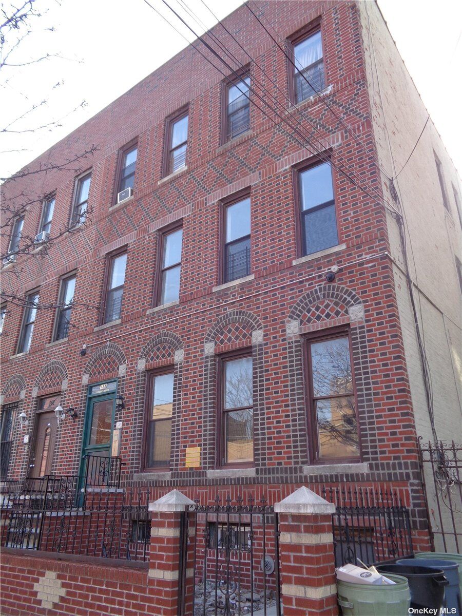 Property Photo:  158 Bradford Street 2F  NY 11207 