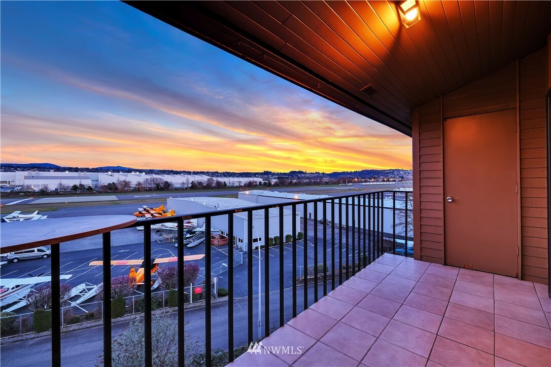Property Photo:  11600 Rainier Avenue S 402  WA 98178 