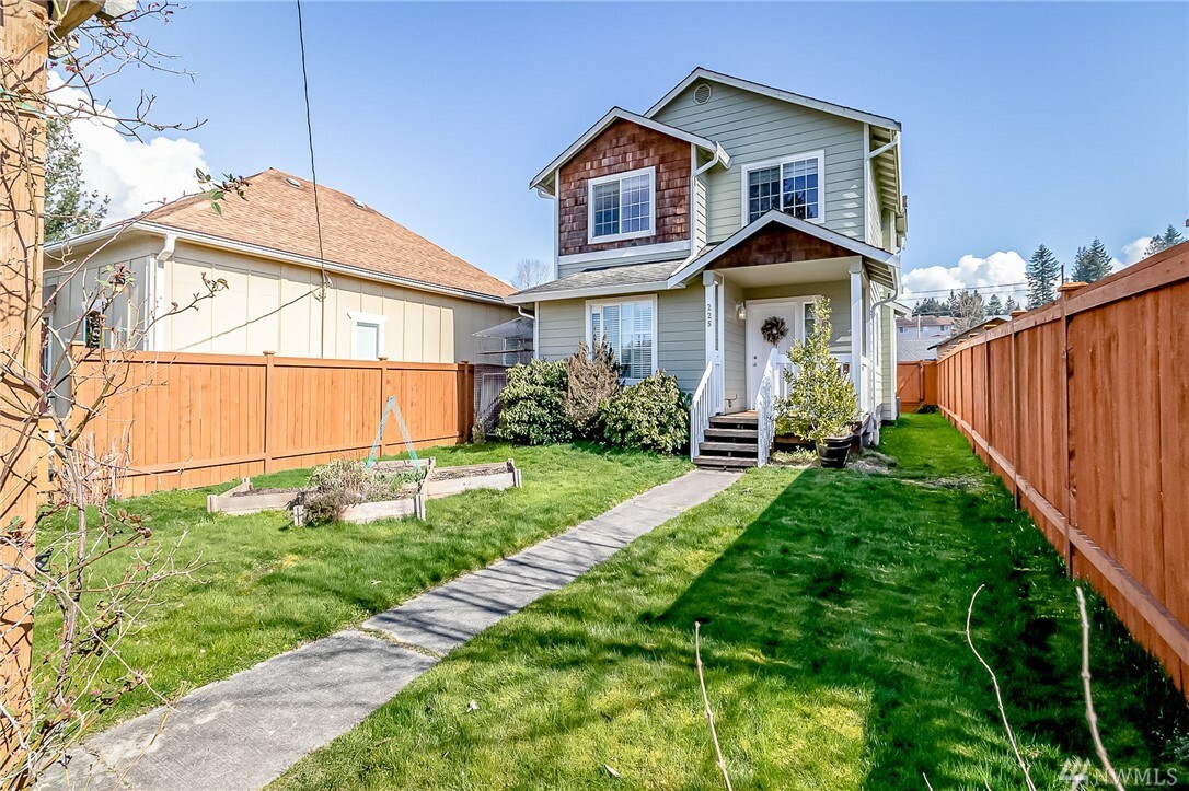 Property Photo:  225 N Gifford Ave  WA 98223 