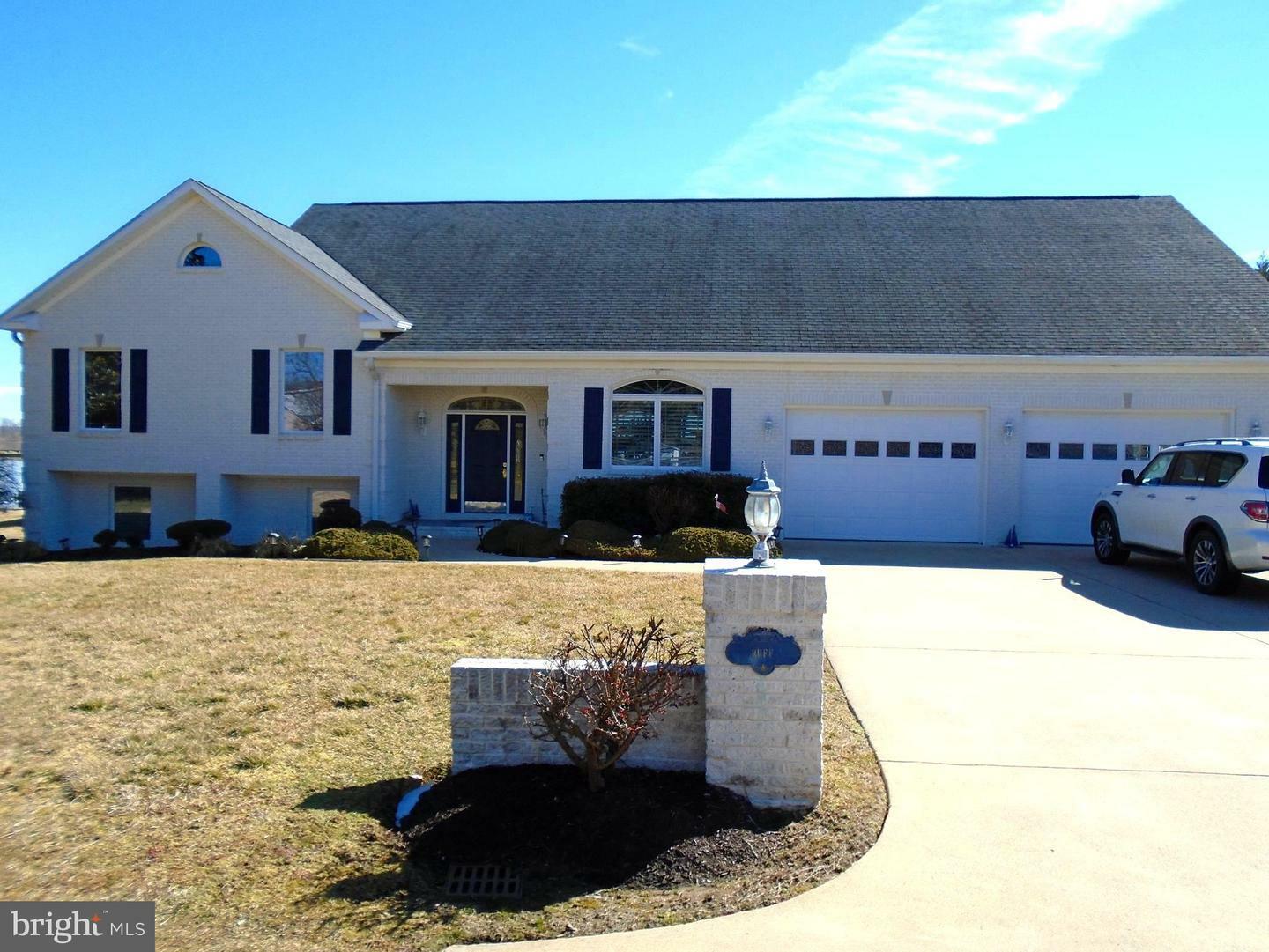 Property Photo: 14713 Bayview Drive VA 22191