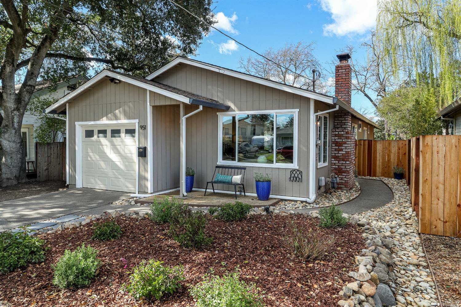 Property Photo: 951 Stevenson Street CA 95404