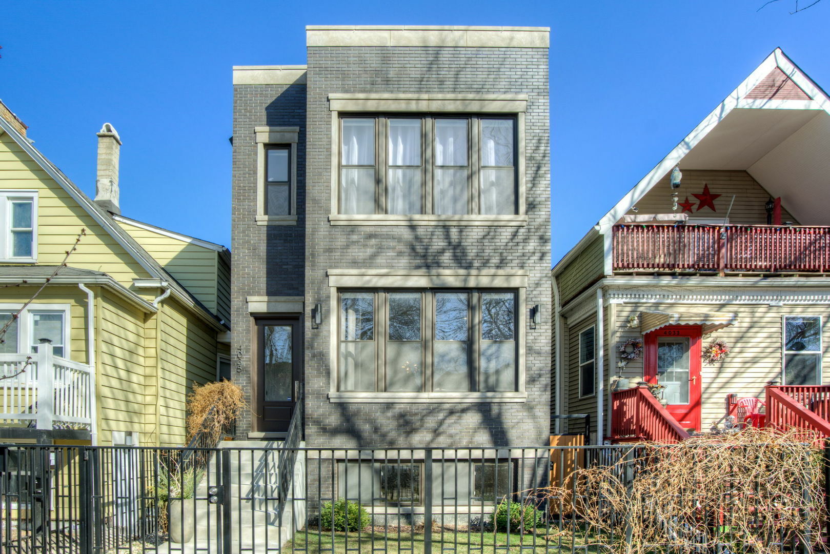 Property Photo:  4035 N Saint Louis Avenue  IL 60618 