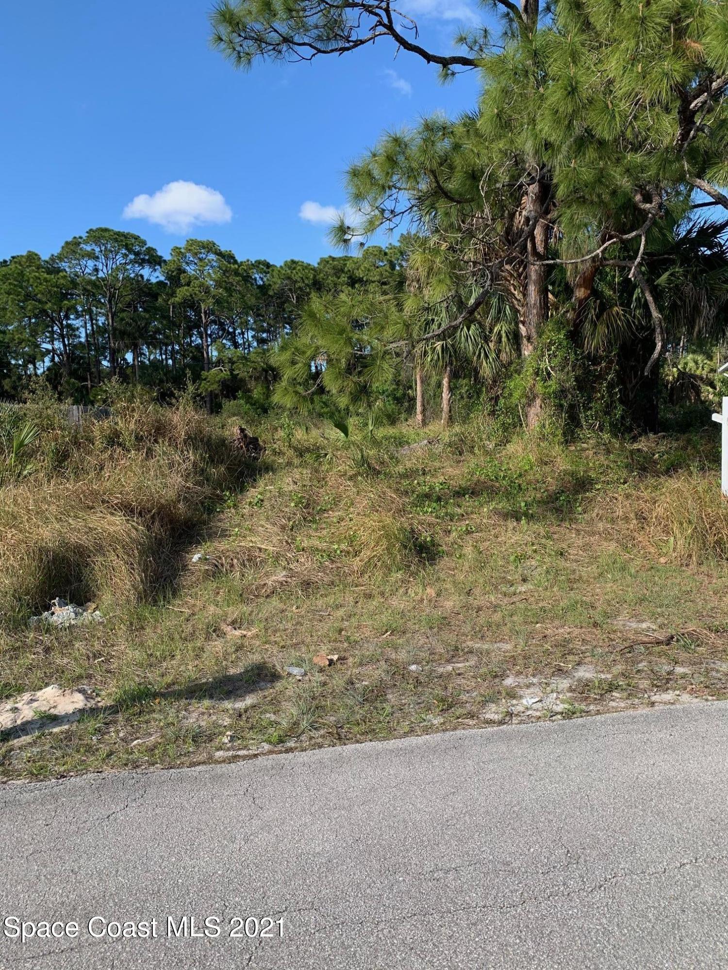Property Photo: 660 Sauders Road SE FL 32909