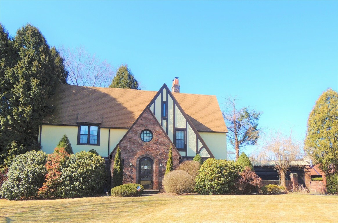 Property Photo:  13 Crestmont Road  NY 13905 