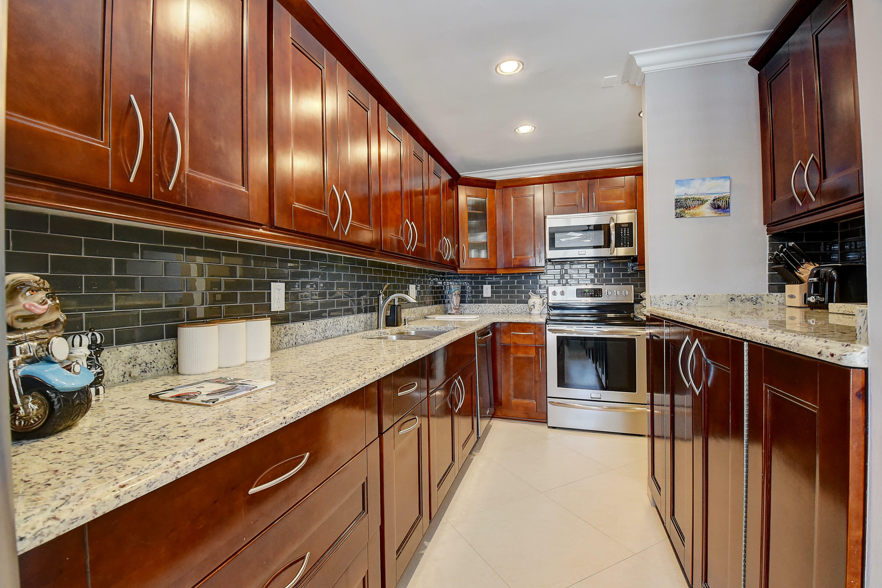 Property Photo: 1395 SW 27th Avenue 202 FL 33445