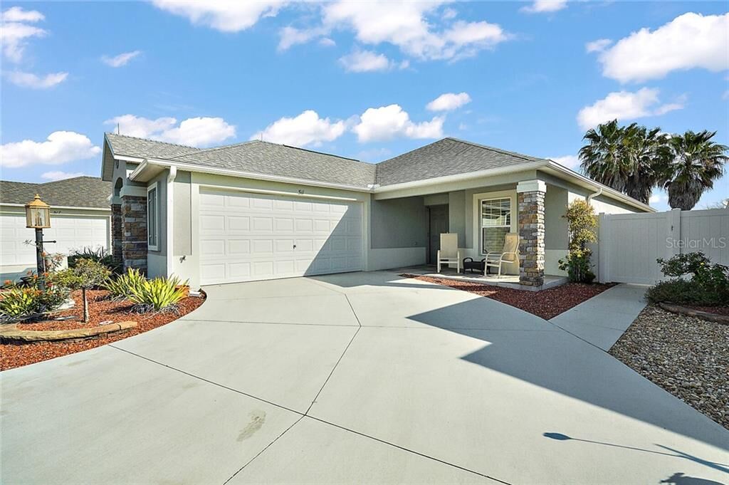Property Photo: 511 Cammarano Place FL 32162