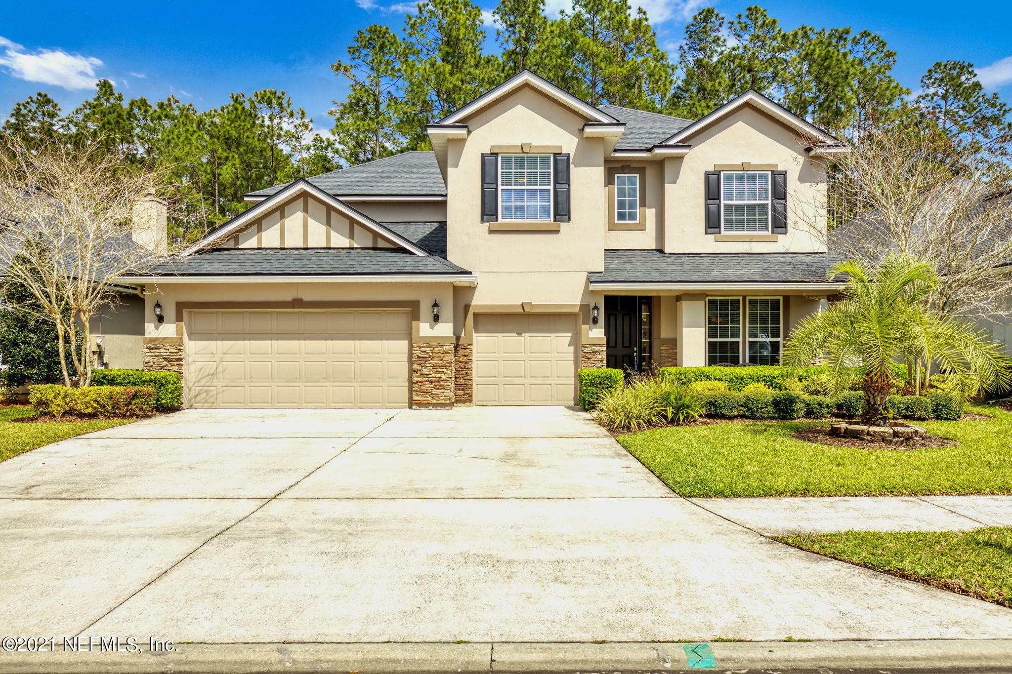 Property Photo: 152 Woodcross Drive FL 32259