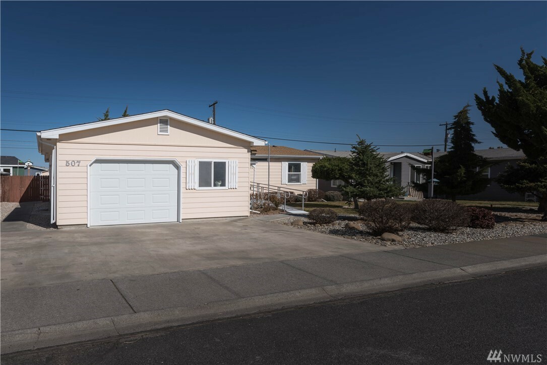 Property Photo:  507 S Sycamore  WA 98837 