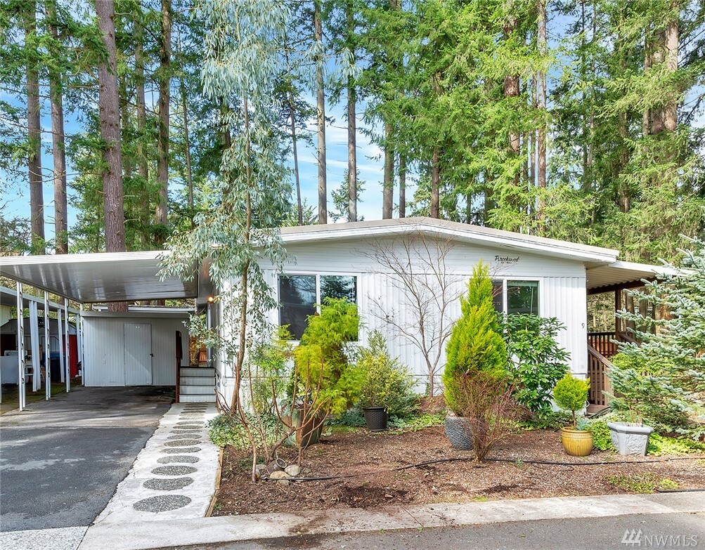 Property Photo:  18425 NE 95th St 9  WA 98052 