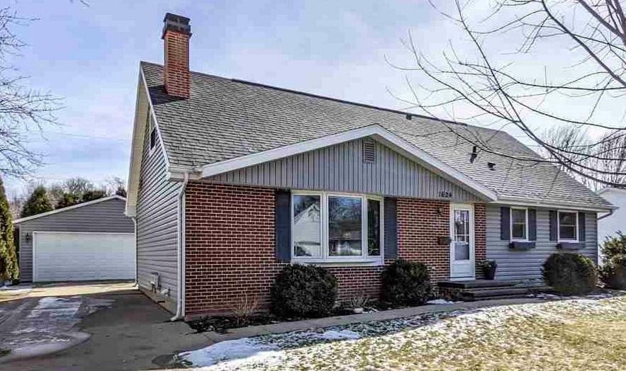 Property Photo: 1624 South Mohawk Drive WI 54914