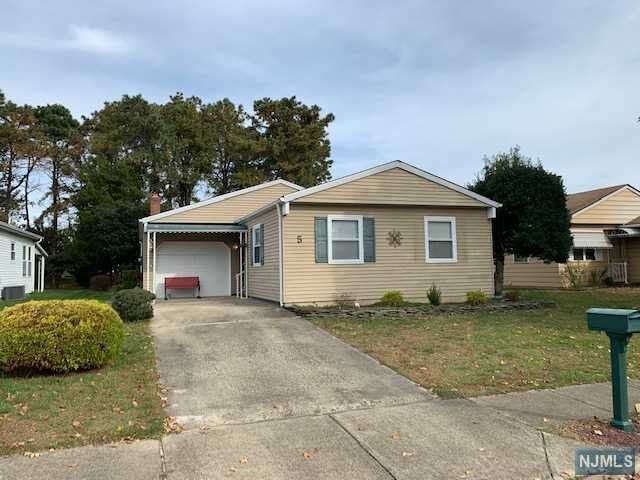Property Photo:  5 Brisbane Court  NJ 08757 