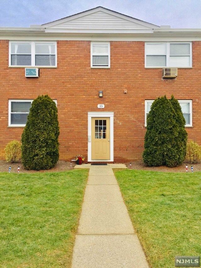Property Photo:  35 1-C Knox Terrace  NJ 07470 
