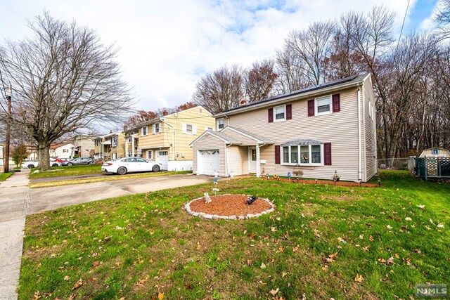 Property Photo:  20 Lamker Court  NJ 07643 