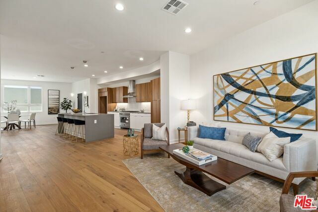 Property Photo: 1037 N White Knoll Dr CA 90012