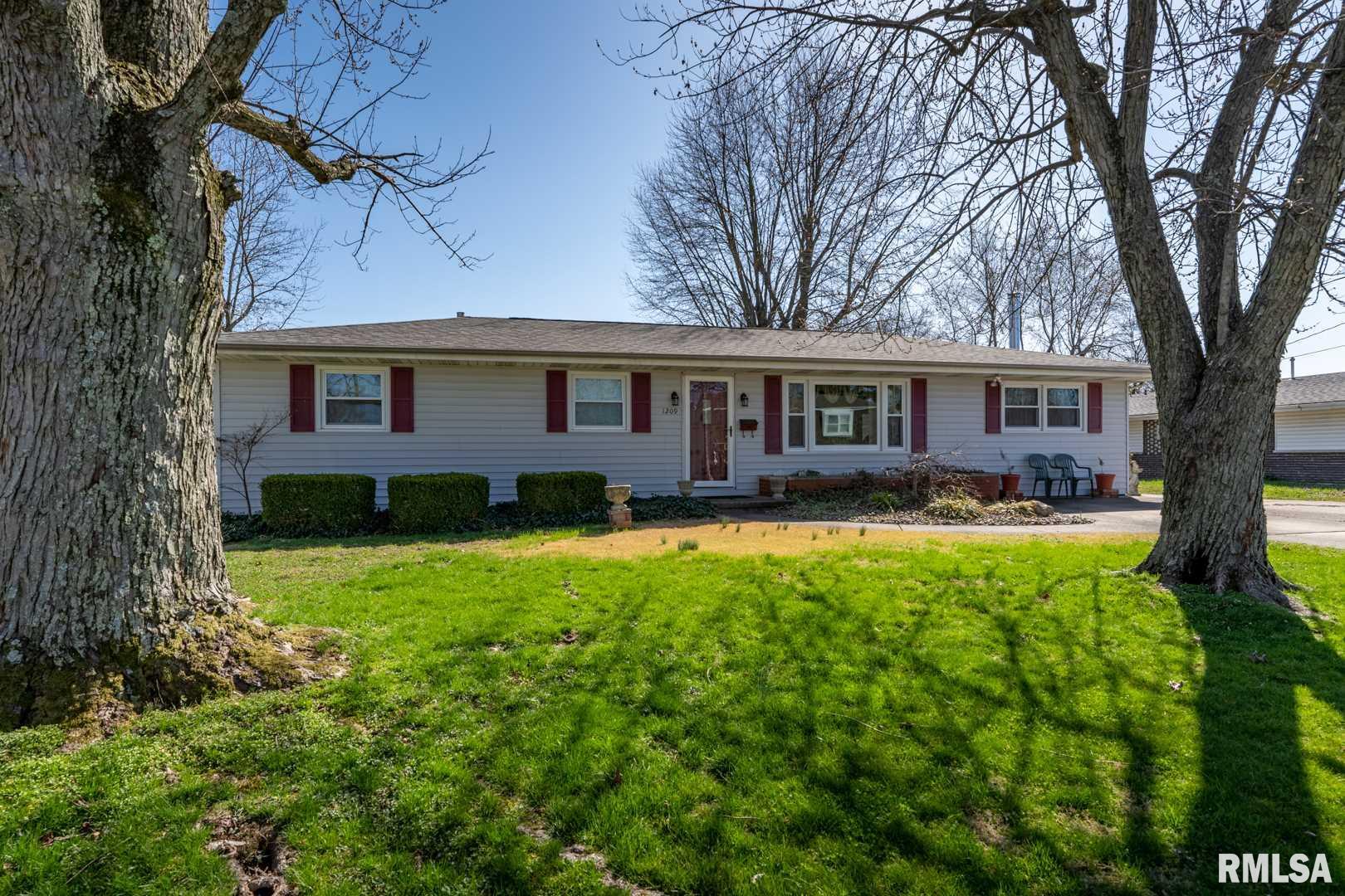 Property Photo: 1209 W Goodall IL 62959