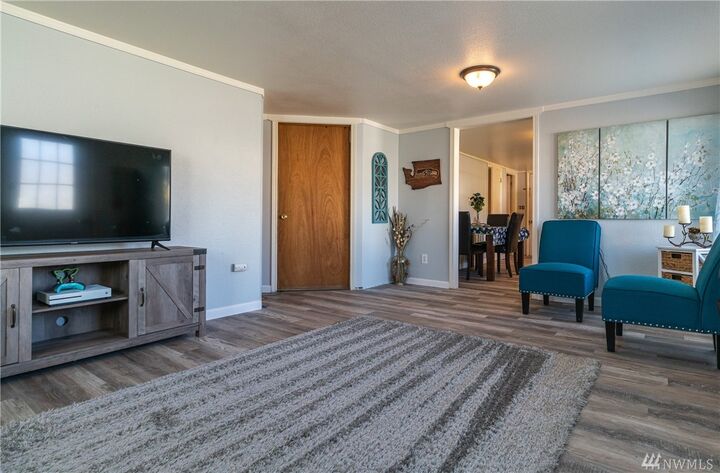 Property Photo: 206 Riverside Dr WA 98841