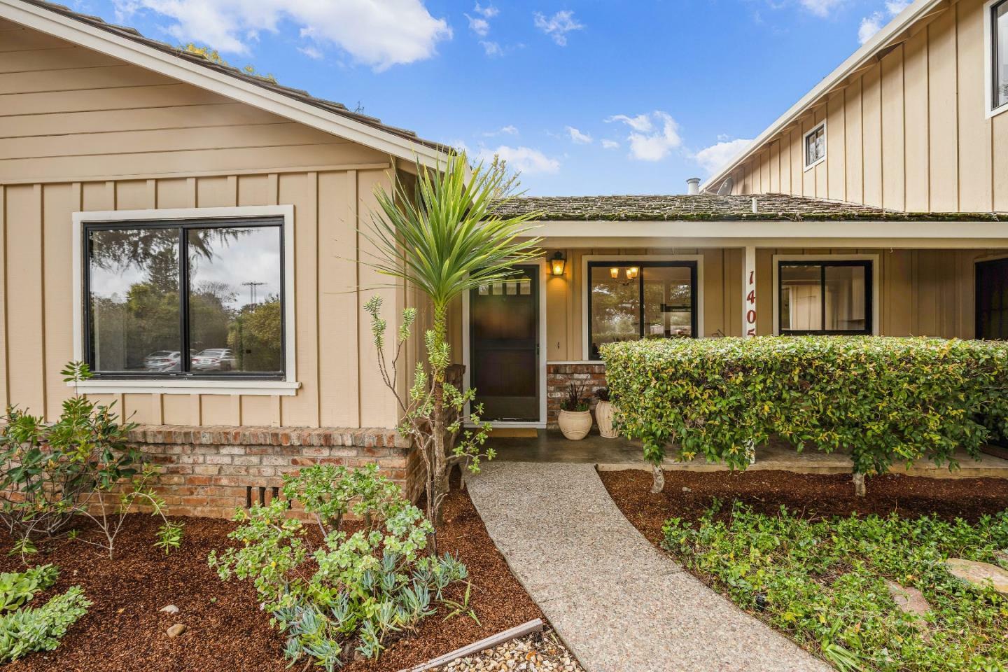 Property Photo:  1405 Highland View Court  CA 94024 