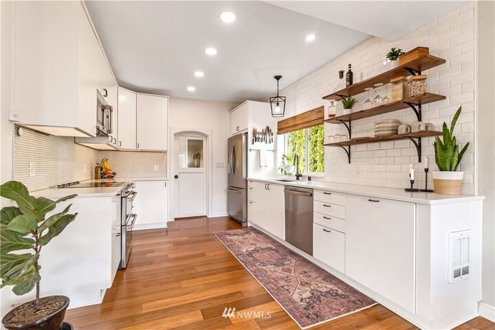 Property Photo:  275 SW Francis Lane  WA 98027 