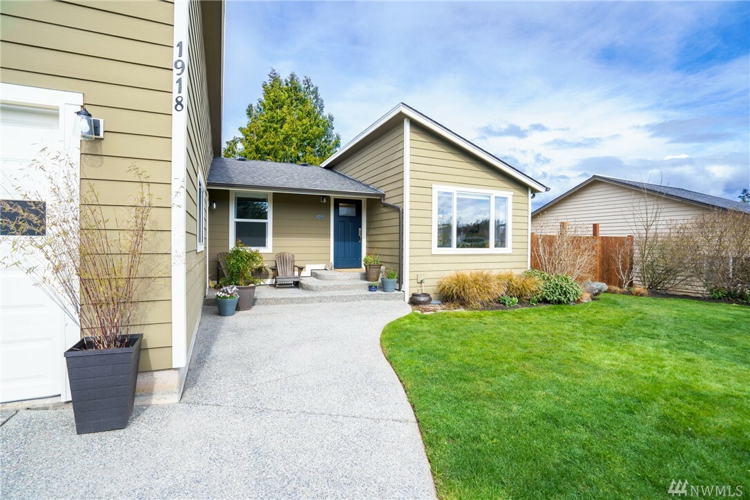 Property Photo:  1918 38th St  WA 98221 