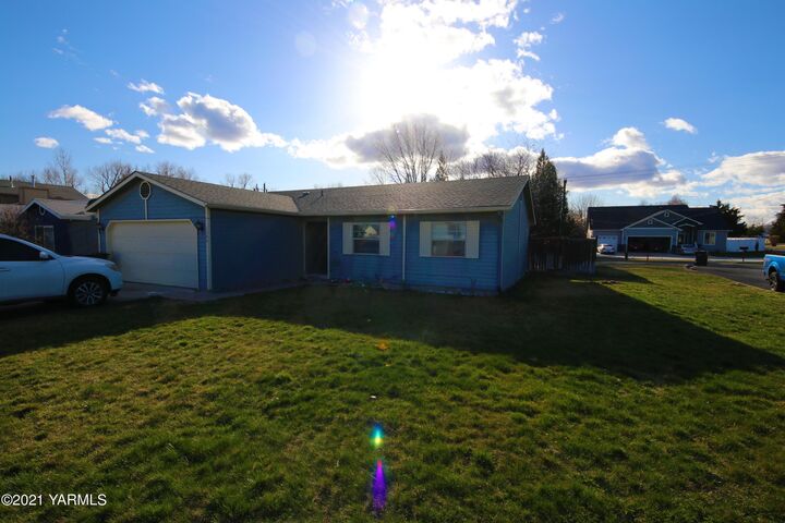 1502 Suncrest Way  Yakima WA 98902 photo