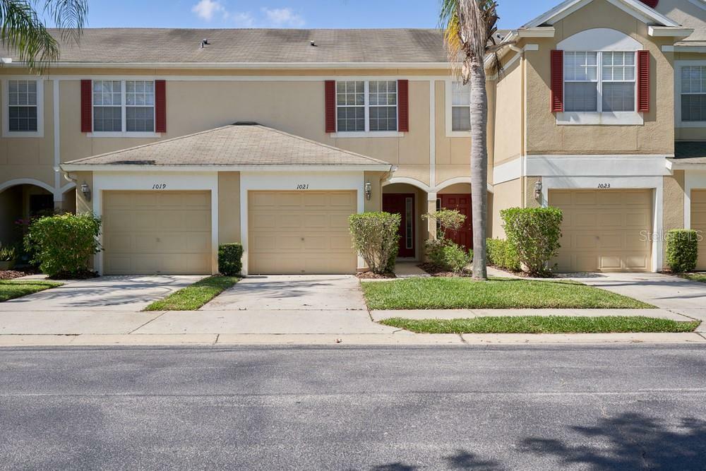 Property Photo: 1021 Vista Cay Court FL 33511