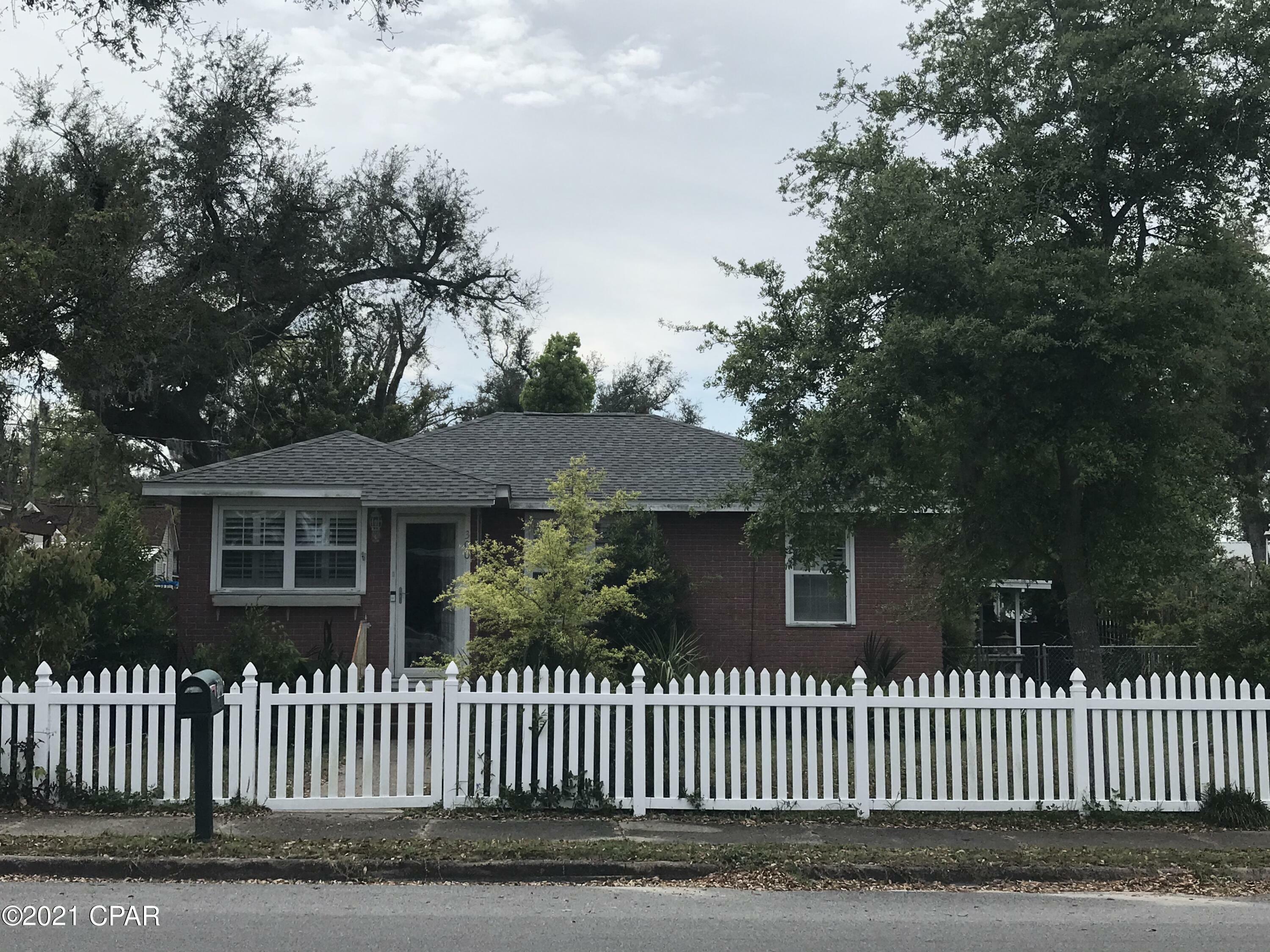 Property Photo:  300 E 2nd Street  FL 32401 