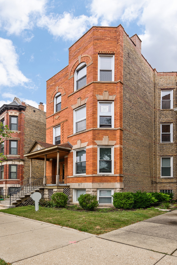 Property Photo: 2533 N Kimball Avenue 2 IL 60647
