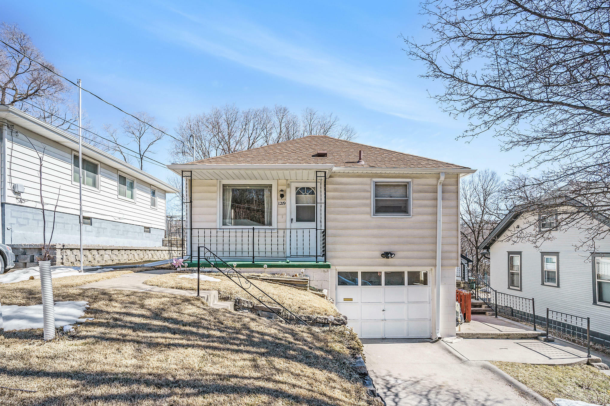 Property Photo:  1219 Harrison  Street  IA 51503 